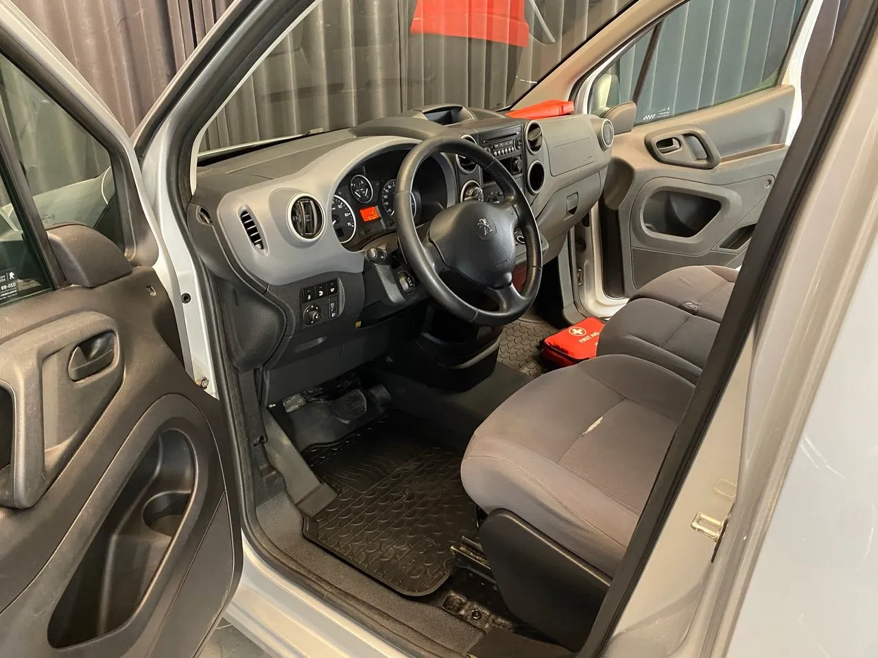 Vehicle image 8