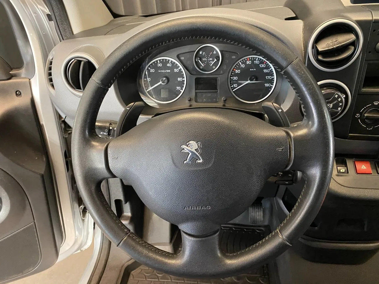 Vehicle image 26