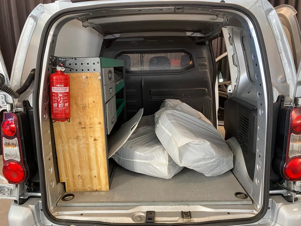 Vehicle image 11