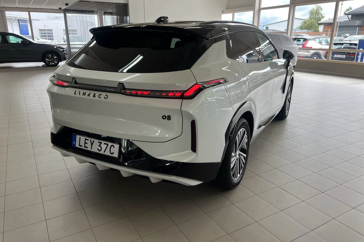 Vehicle image 16
