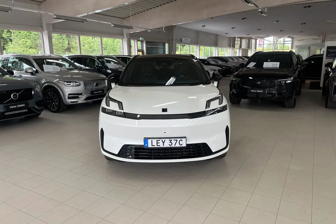Vehicle image 13