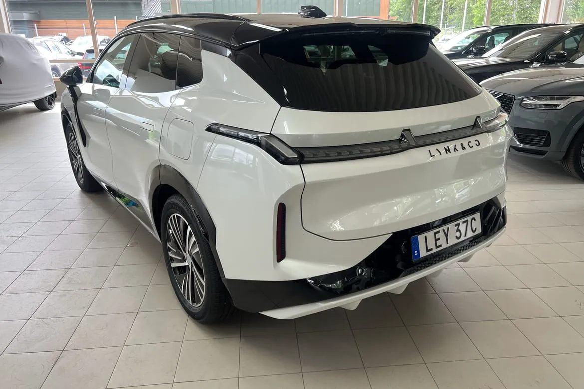Vehicle image 17
