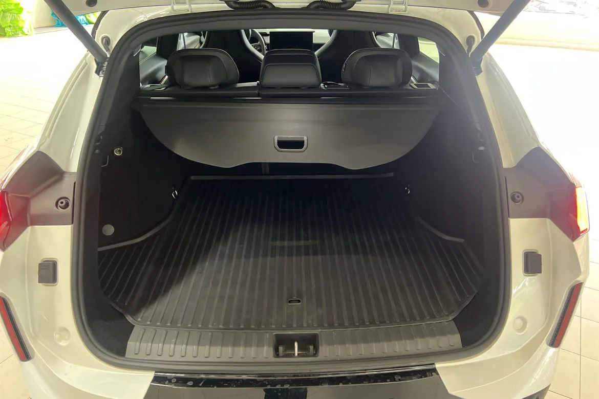 Vehicle image 18