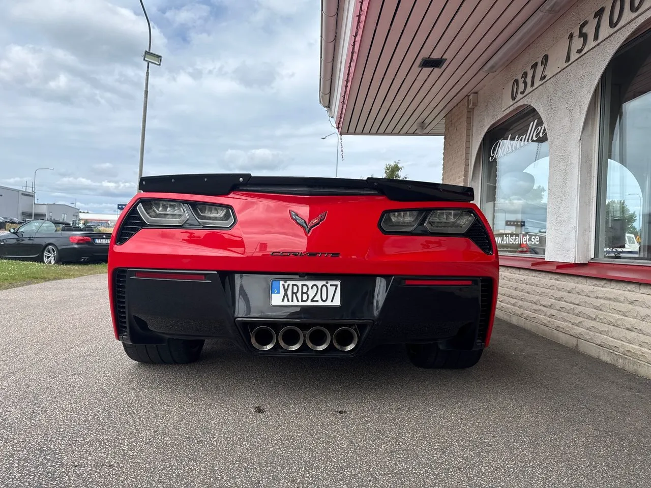 Vehicle image 10