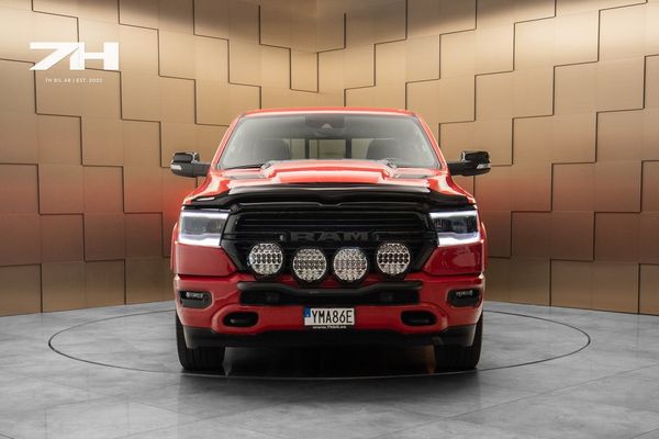 RAM 1500 V8 HEMI Laramie Night Ed. / H&K / Vent. / Pano - 2022