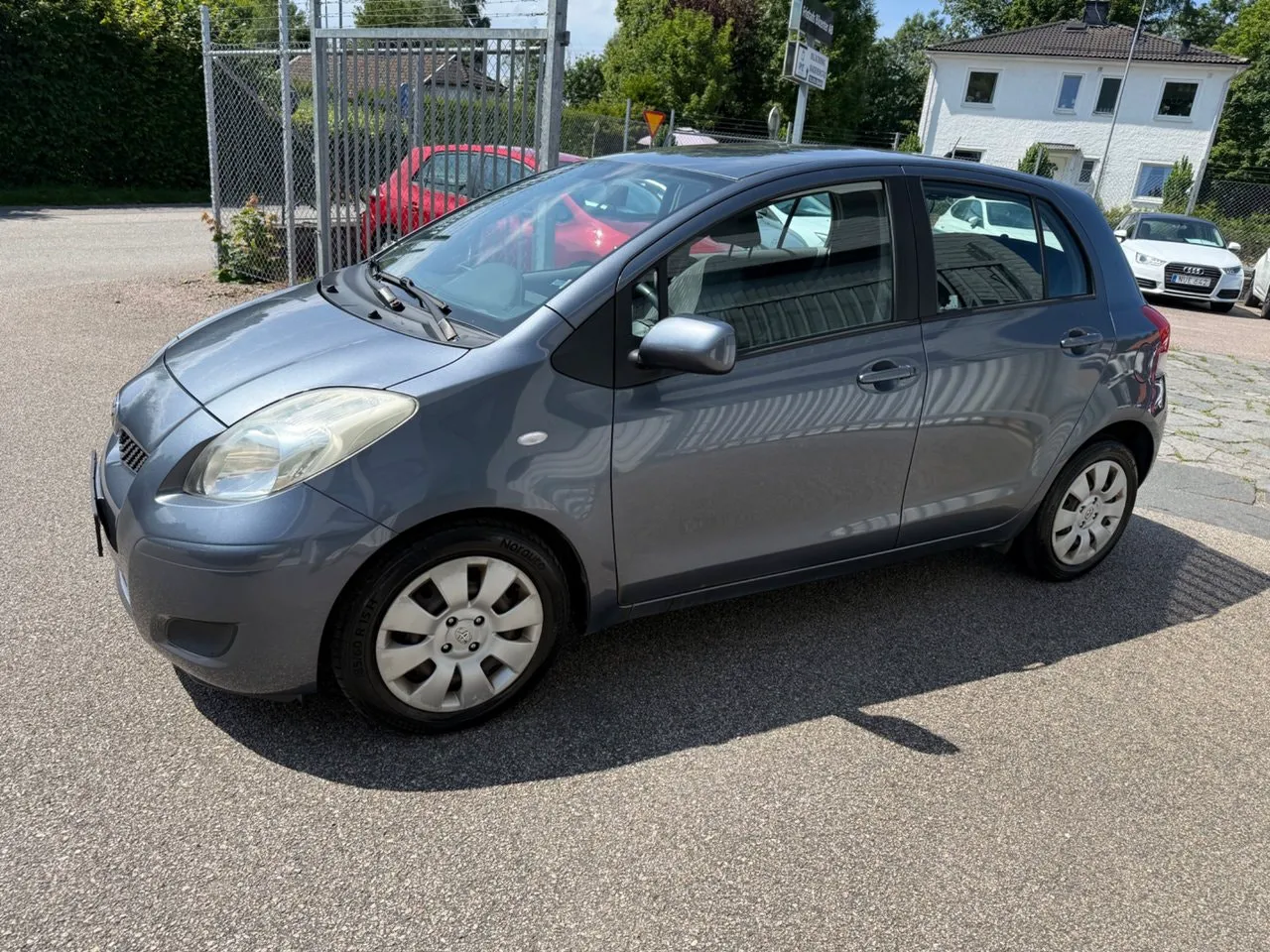 Vehicle image 4