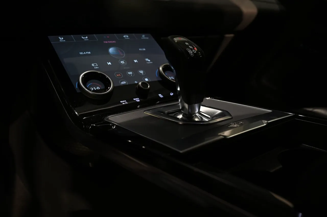 Vehicle image 18