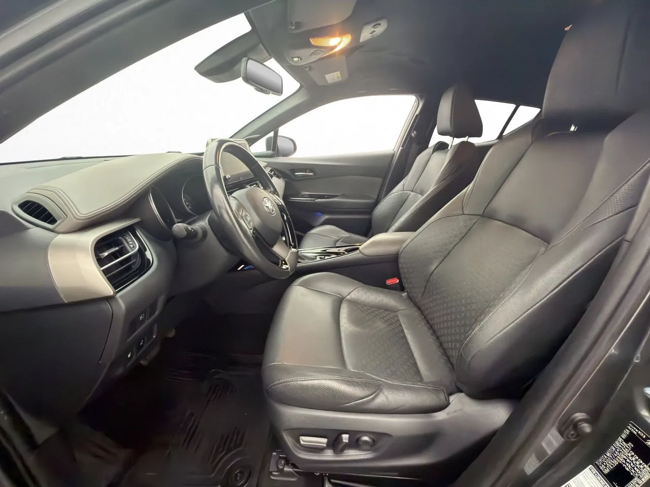 Vehicle image 14