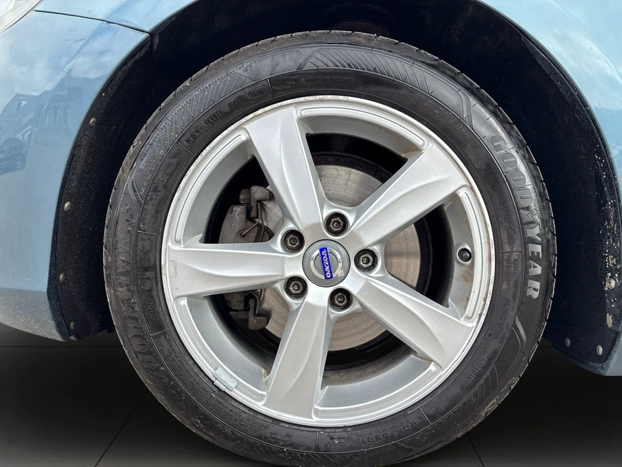 Vehicle image 13