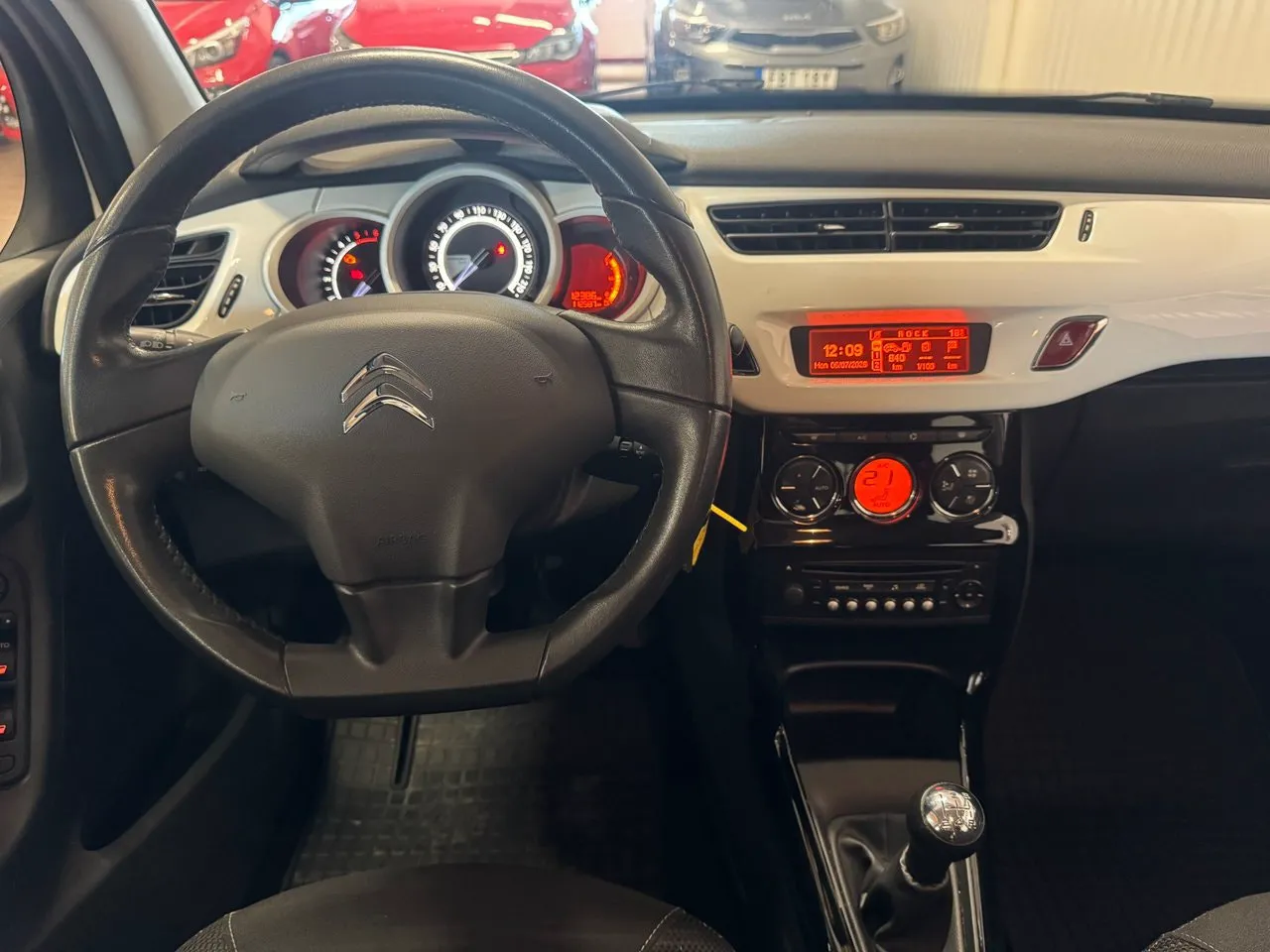 Vehicle image 4
