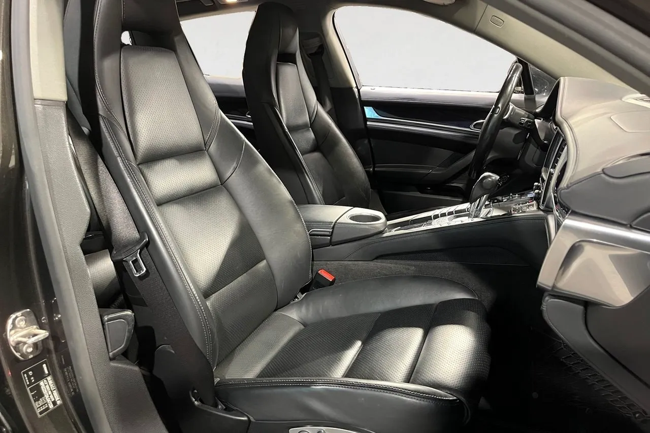 Vehicle image 14
