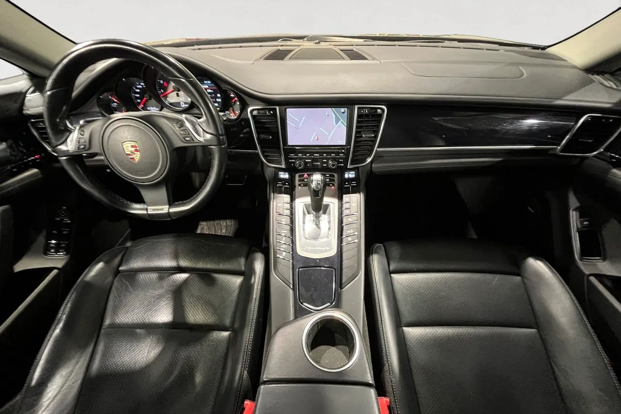 Vehicle image 10