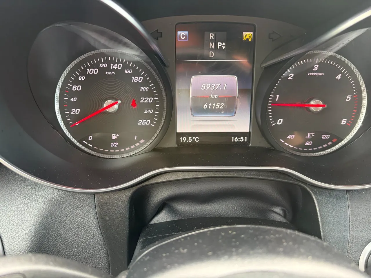 Vehicle image 16