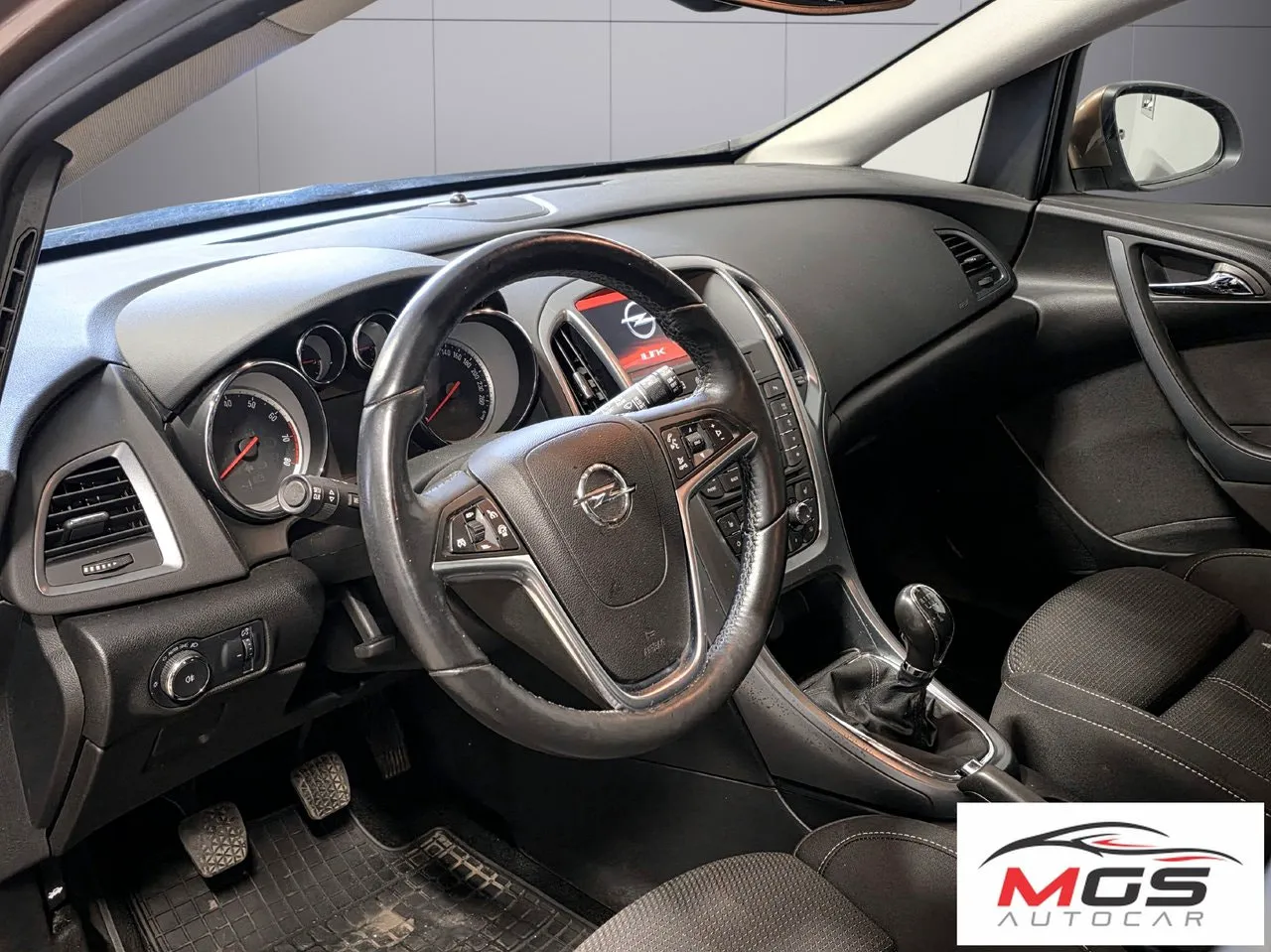 Vehicle image 16