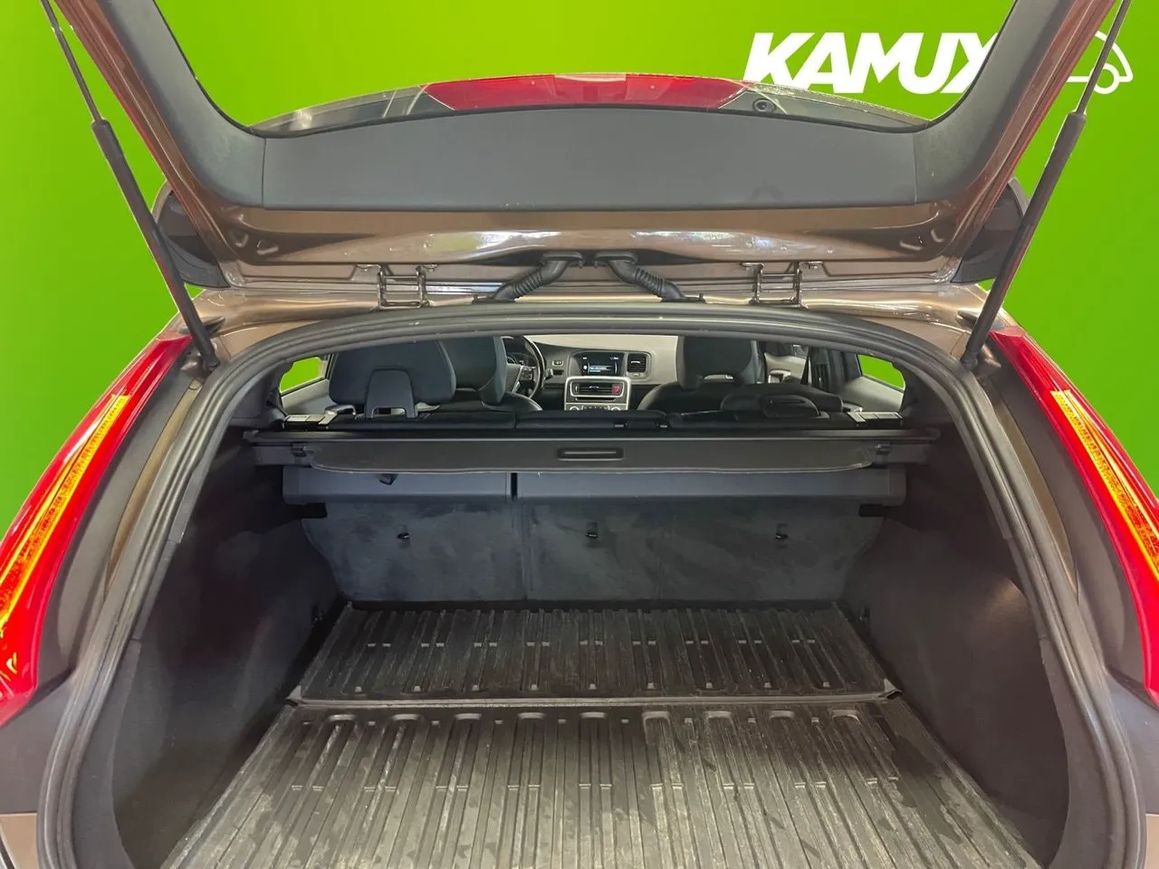 Vehicle image 15