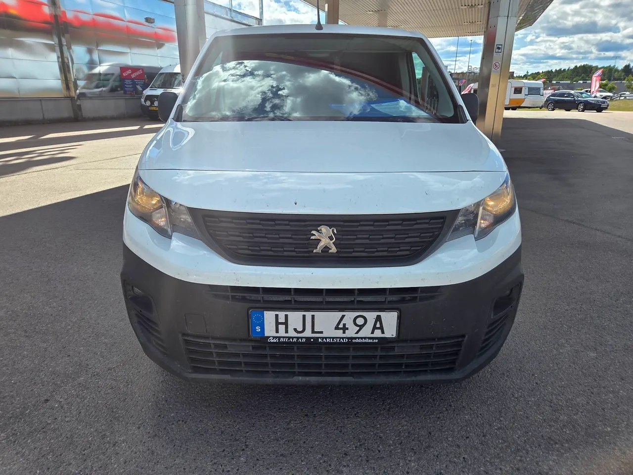 Vehicle image 15