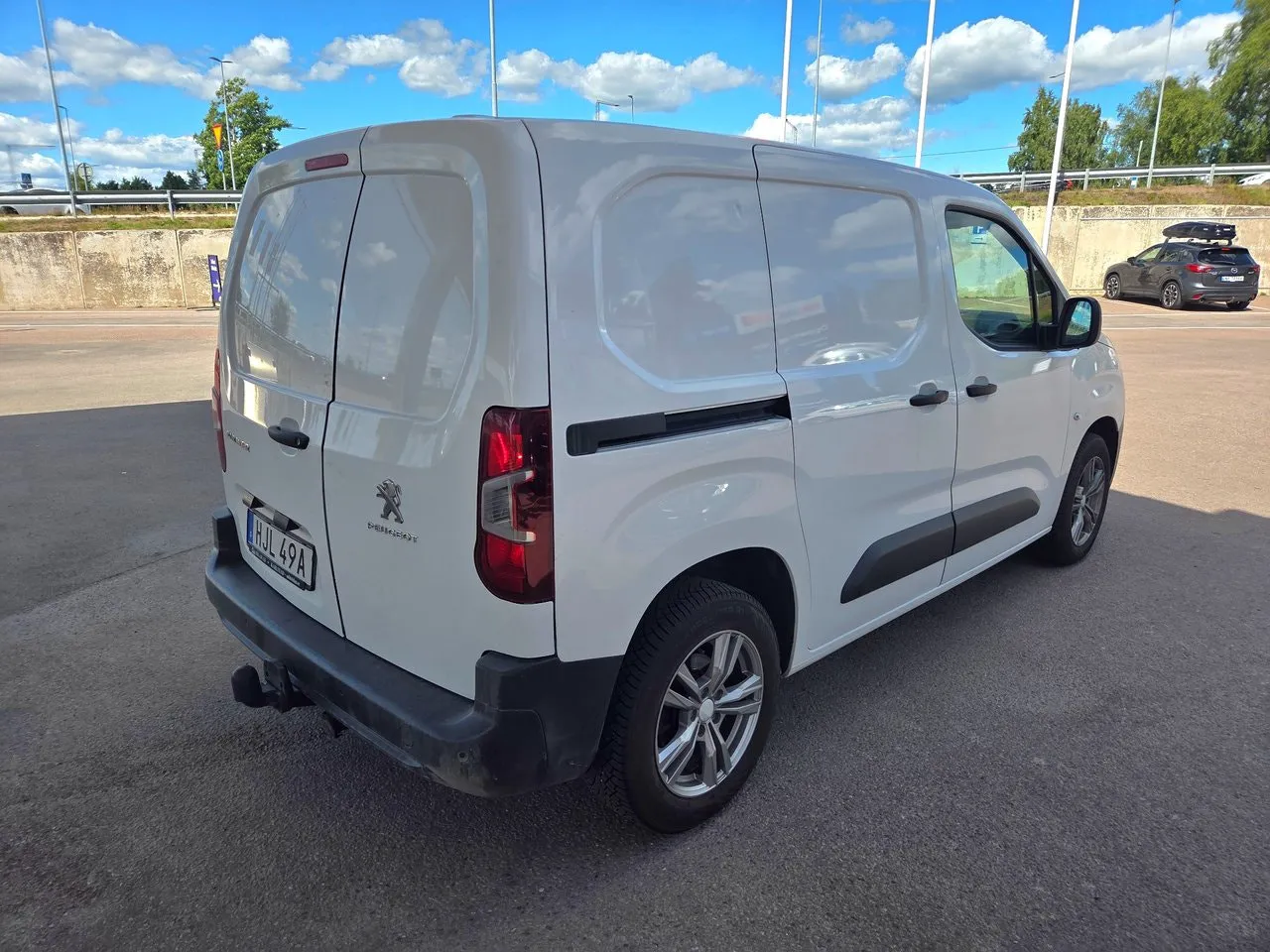 Vehicle image 8