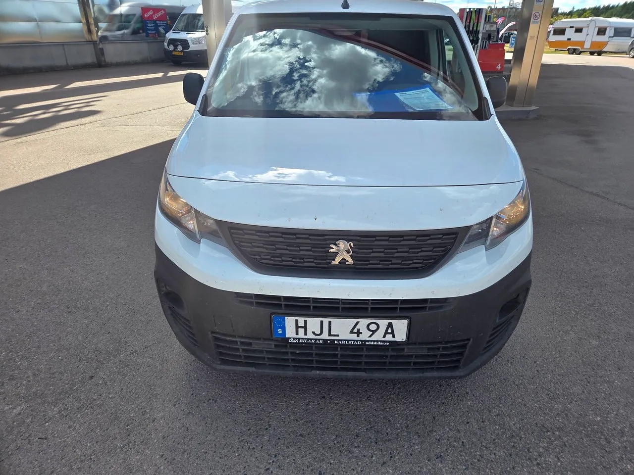 Vehicle image 14
