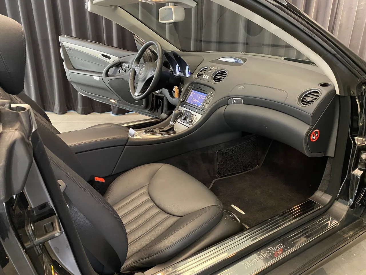 Vehicle image 30