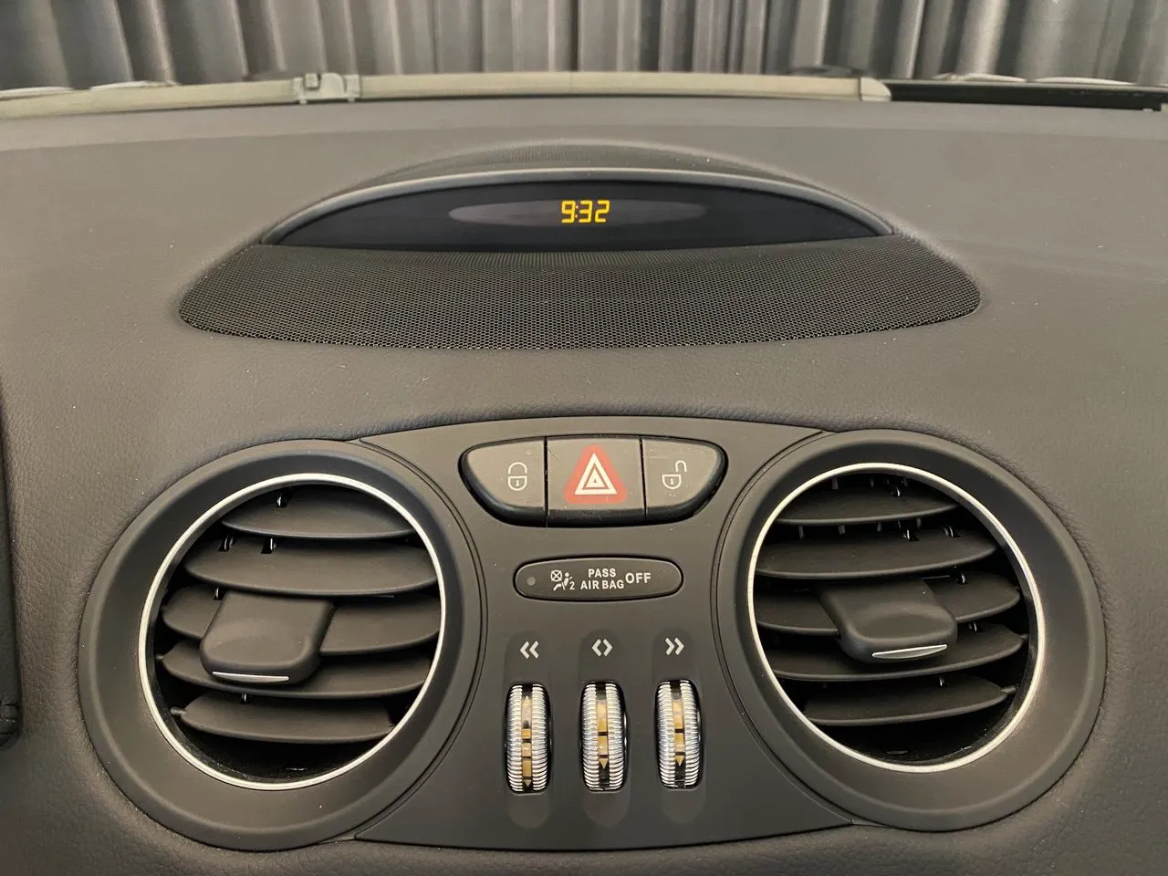 Vehicle image 32