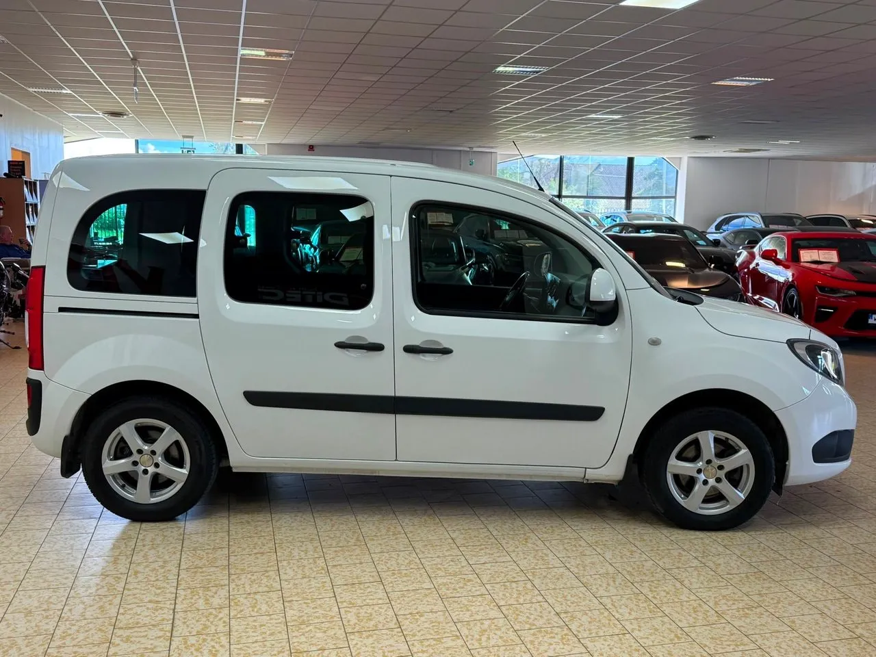 Vehicle image 7