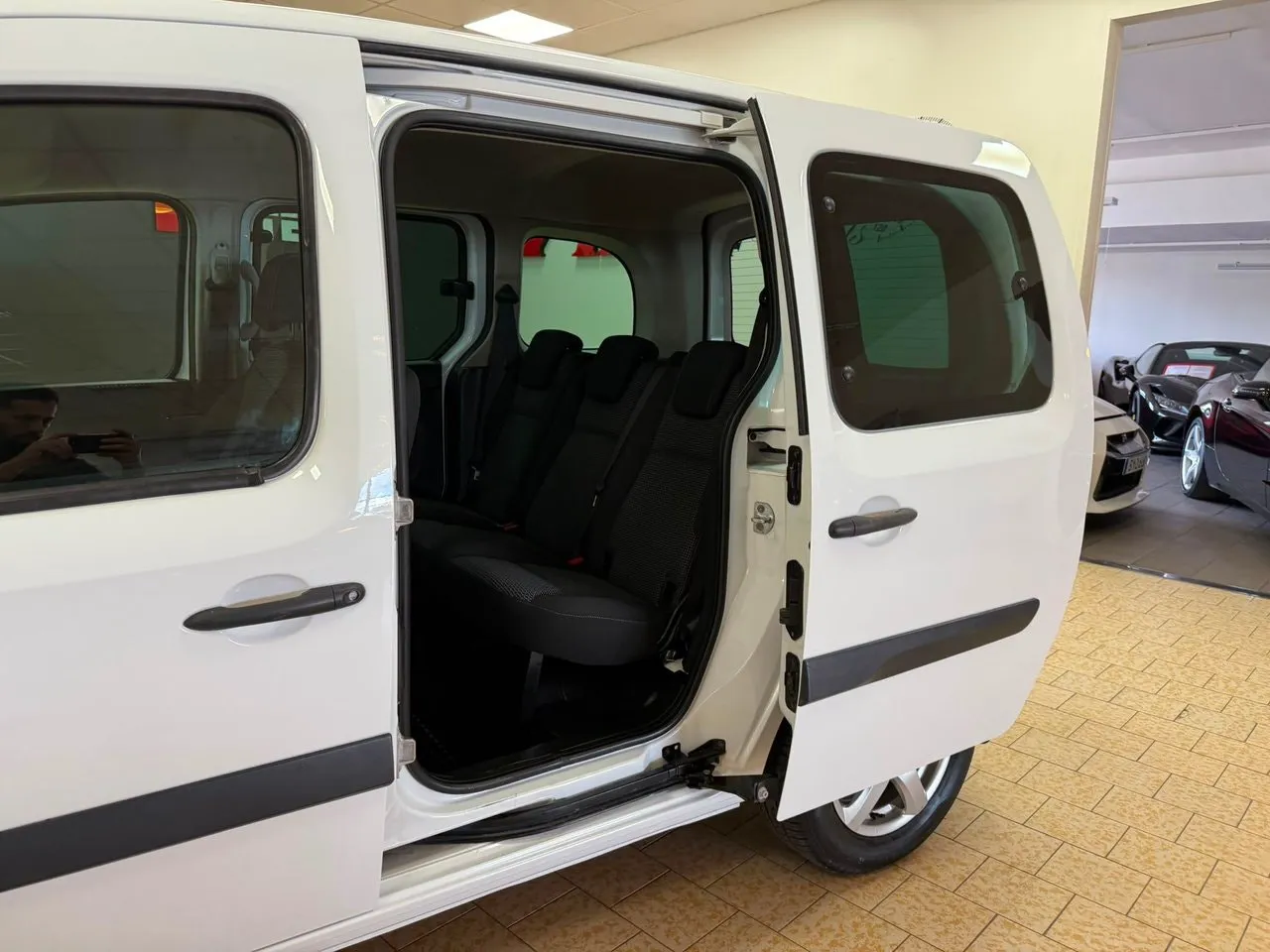 Vehicle image 11