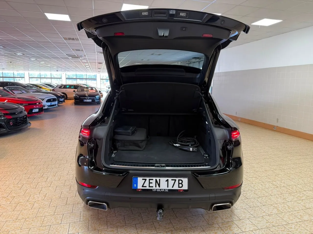 Vehicle image 10