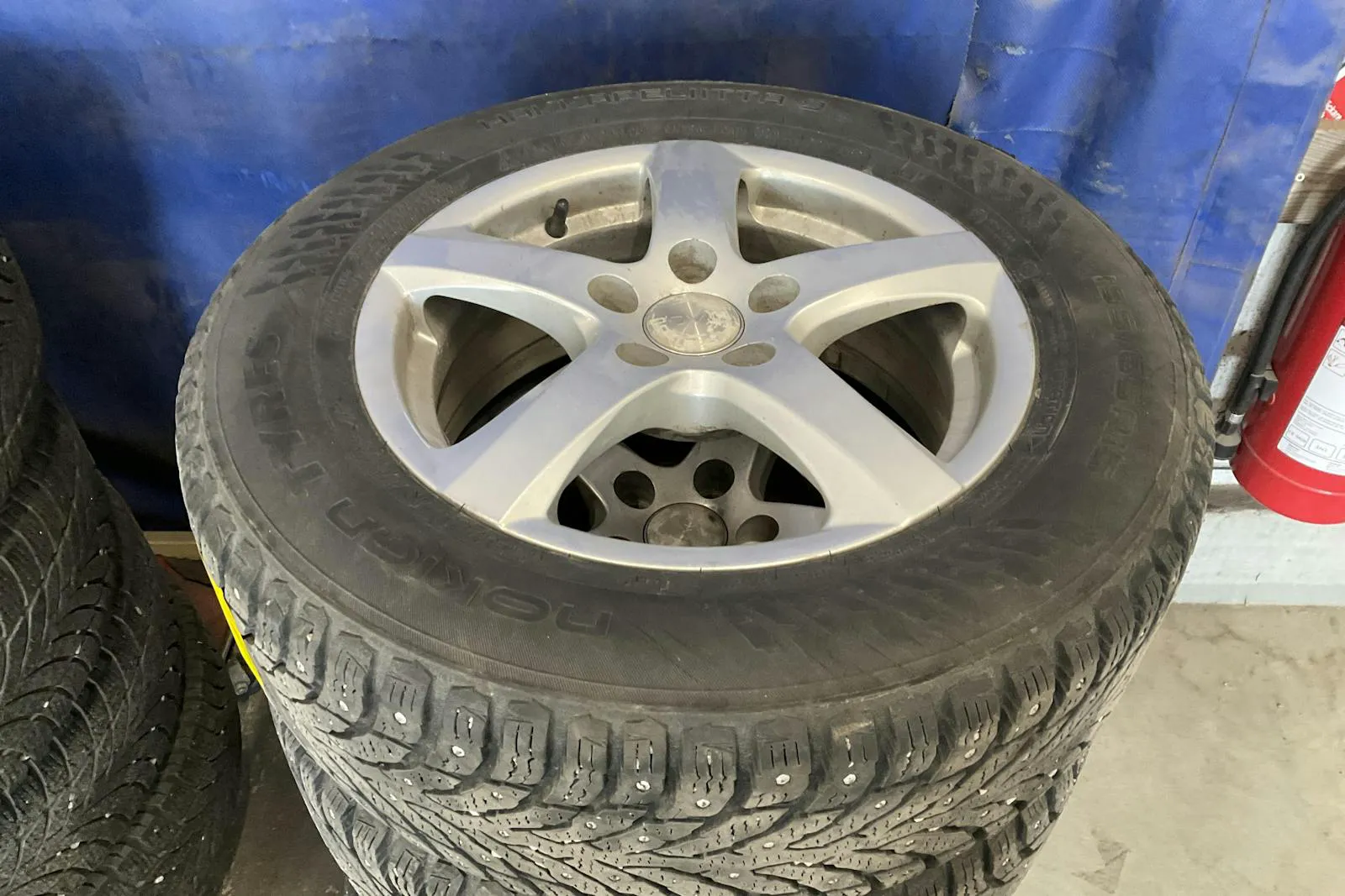 Vehicle image 16