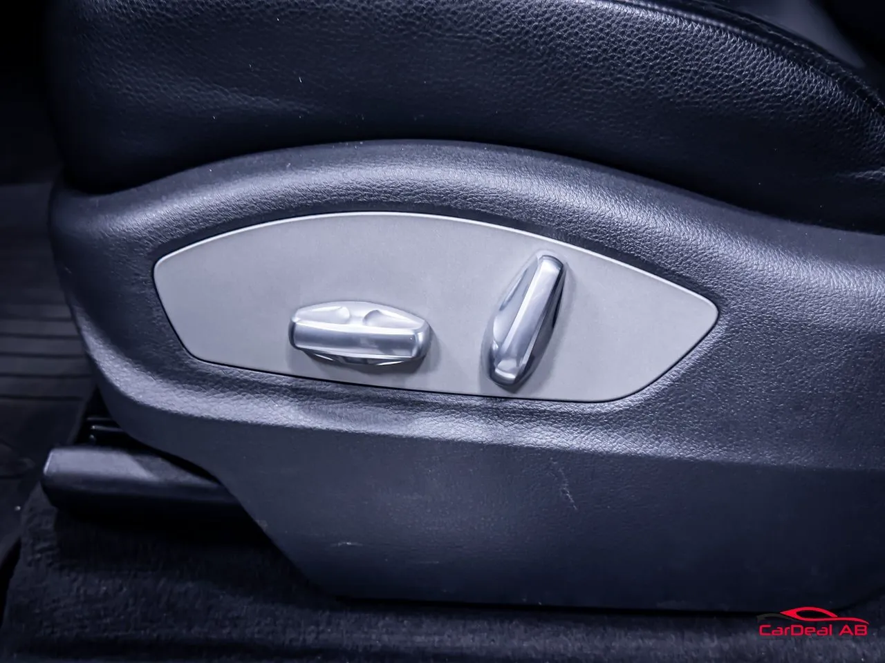Vehicle image 32