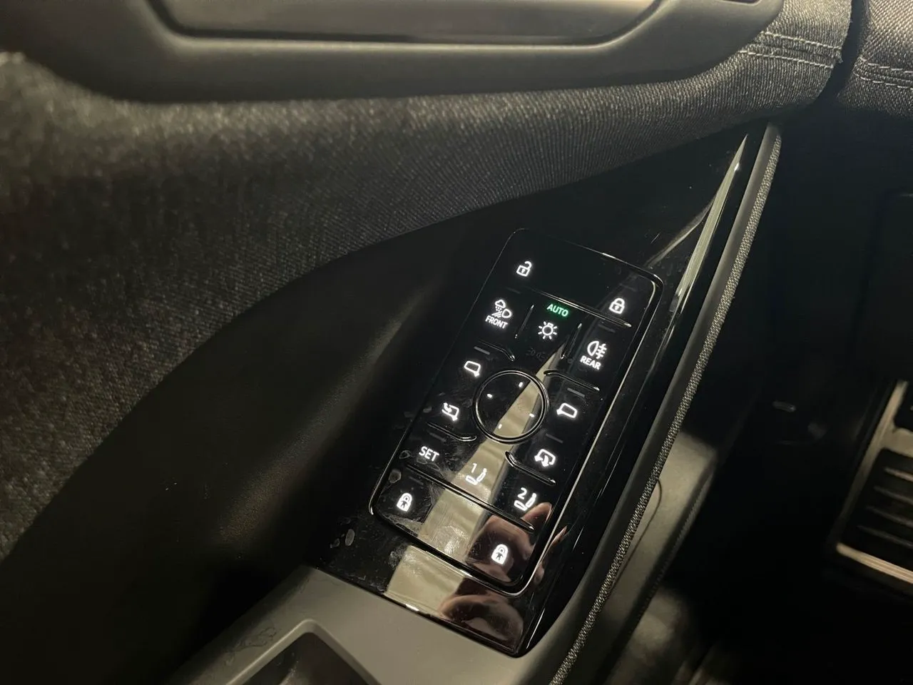 Vehicle image 22