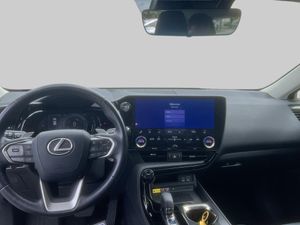 Lexus NX bild 8