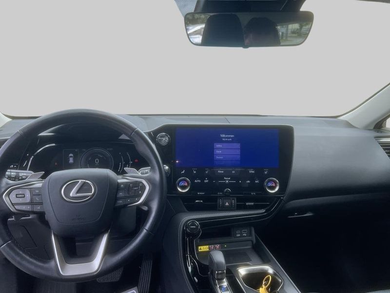Lexus NX bild 8