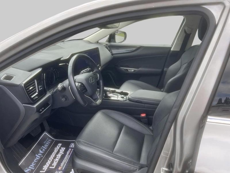 Lexus NX bild 6