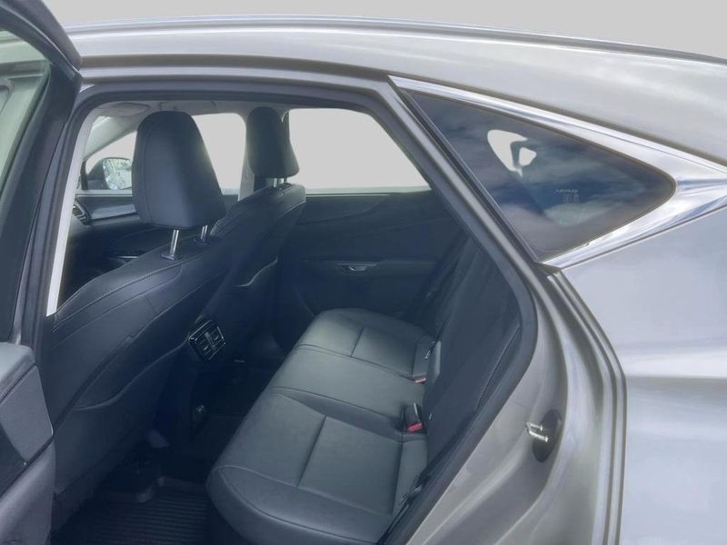 Lexus NX bild 7