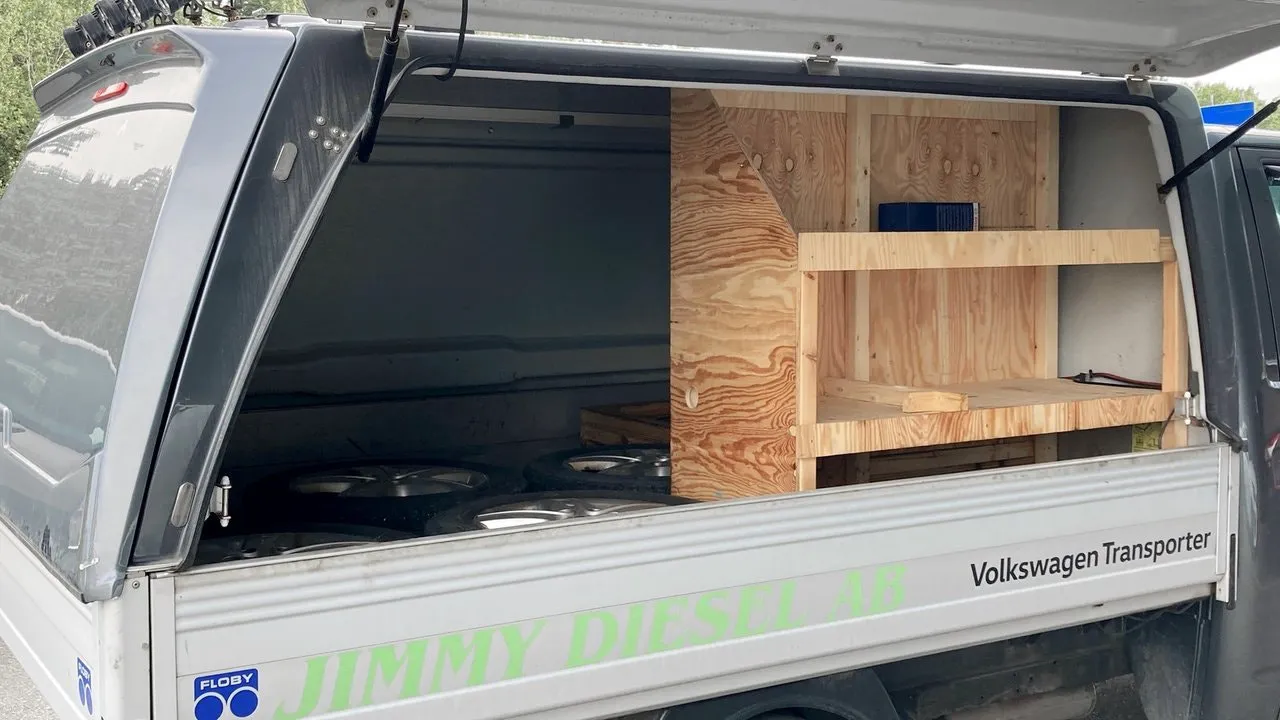 Vehicle image 9