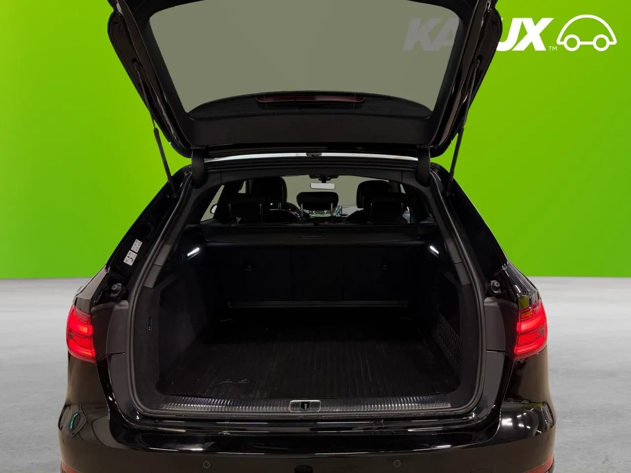 Vehicle image 15
