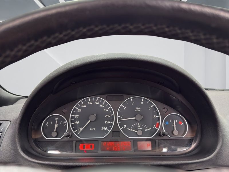 BMW 330 bild 12