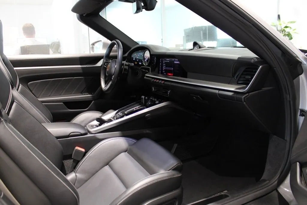Vehicle image 18