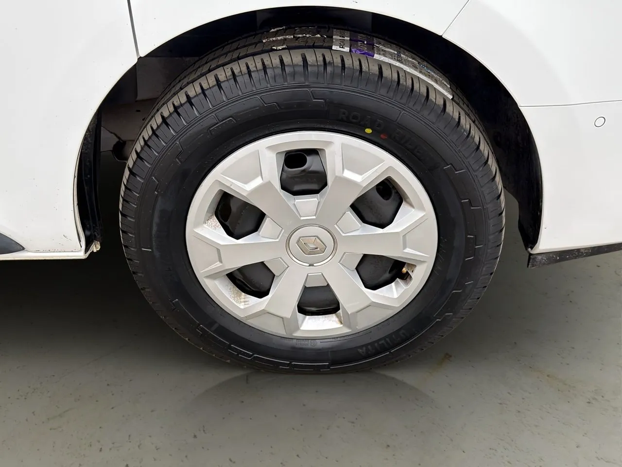 Vehicle image 30