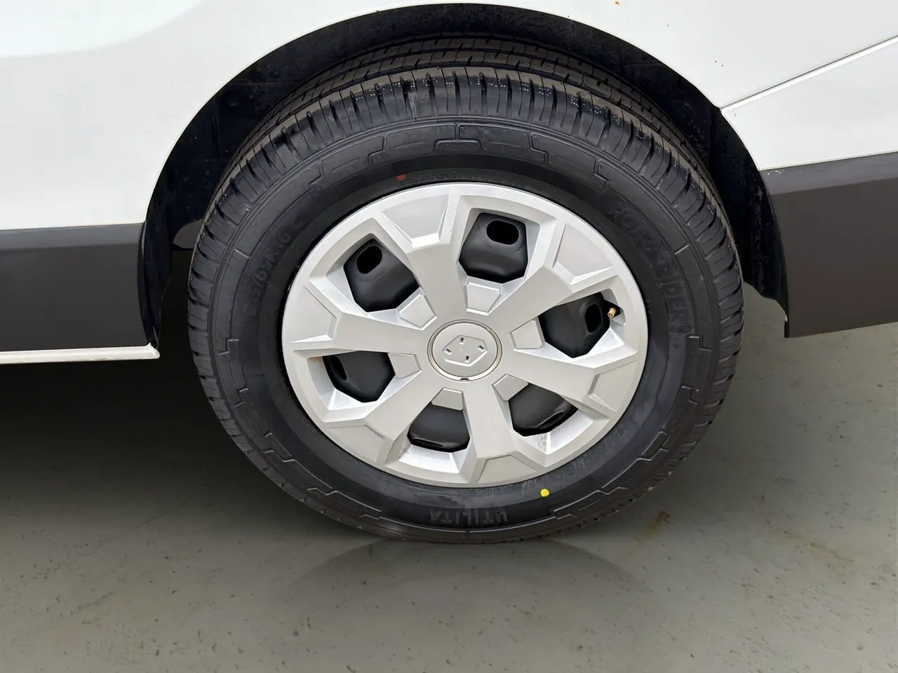 Vehicle image 28