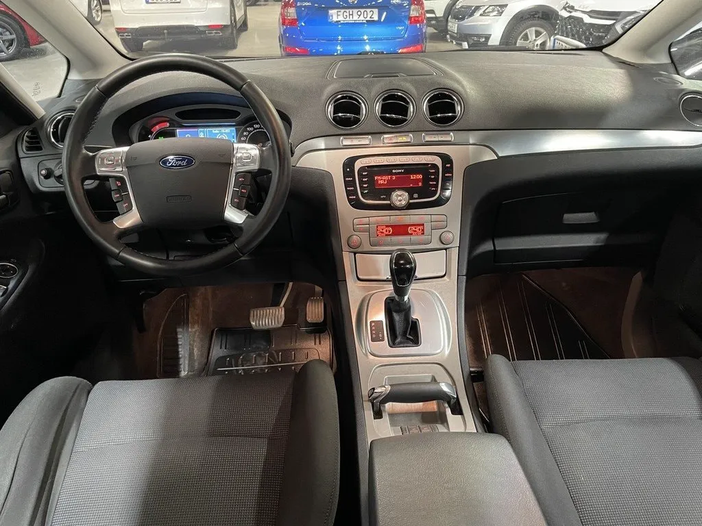 Vehicle image 7
