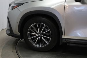 Lexus NX bild 24