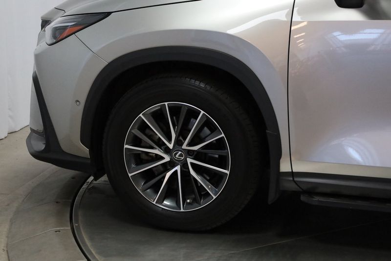 Lexus NX bild 24