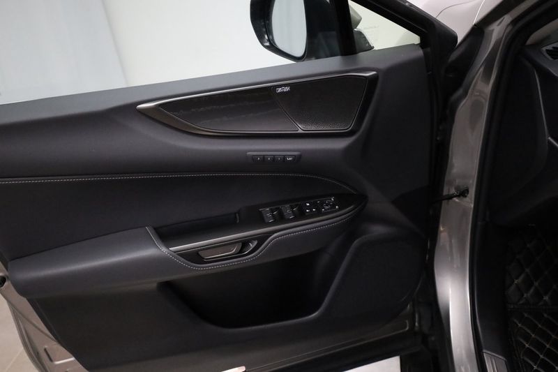 Lexus NX bild 10