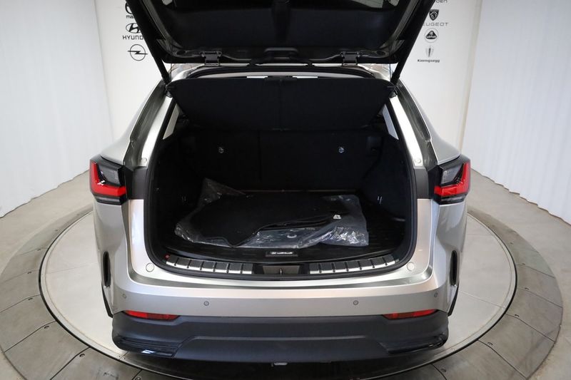 Lexus NX bild 9