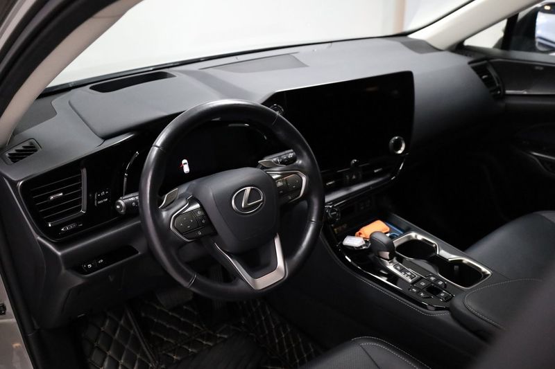 Lexus NX bild 5