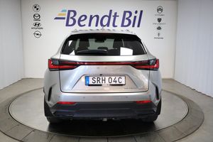 Lexus NX bild 8