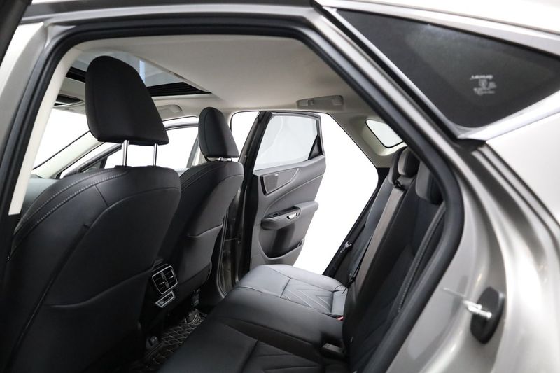 Lexus NX bild 15