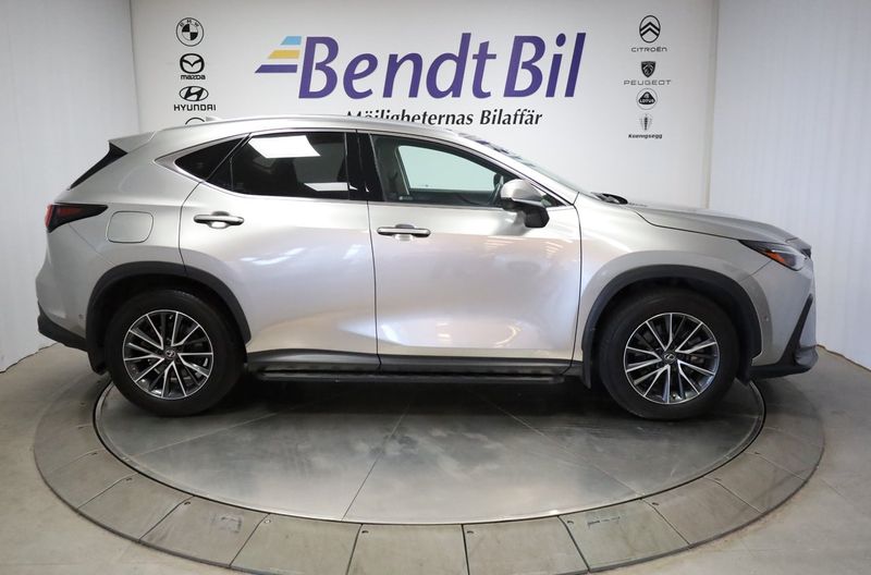 Lexus NX bild 13