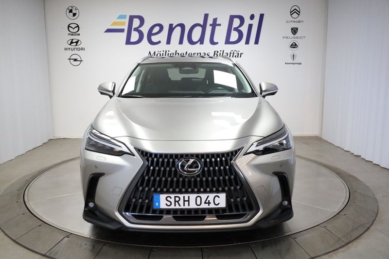 Lexus NX bild 2